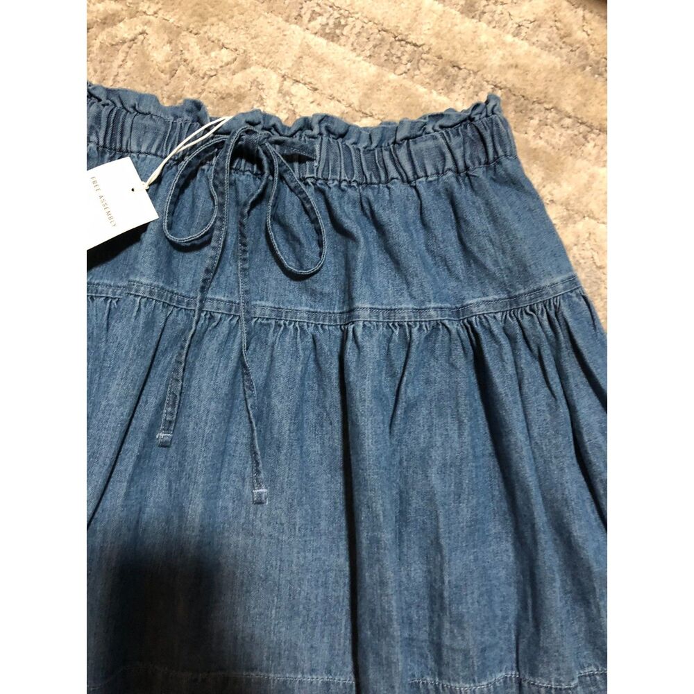 Woman's XS Light Denim Skirt New